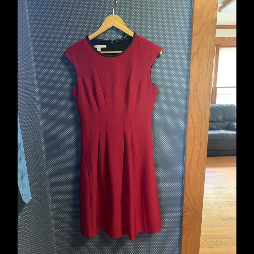 Maggy London Sleeveless Sheath